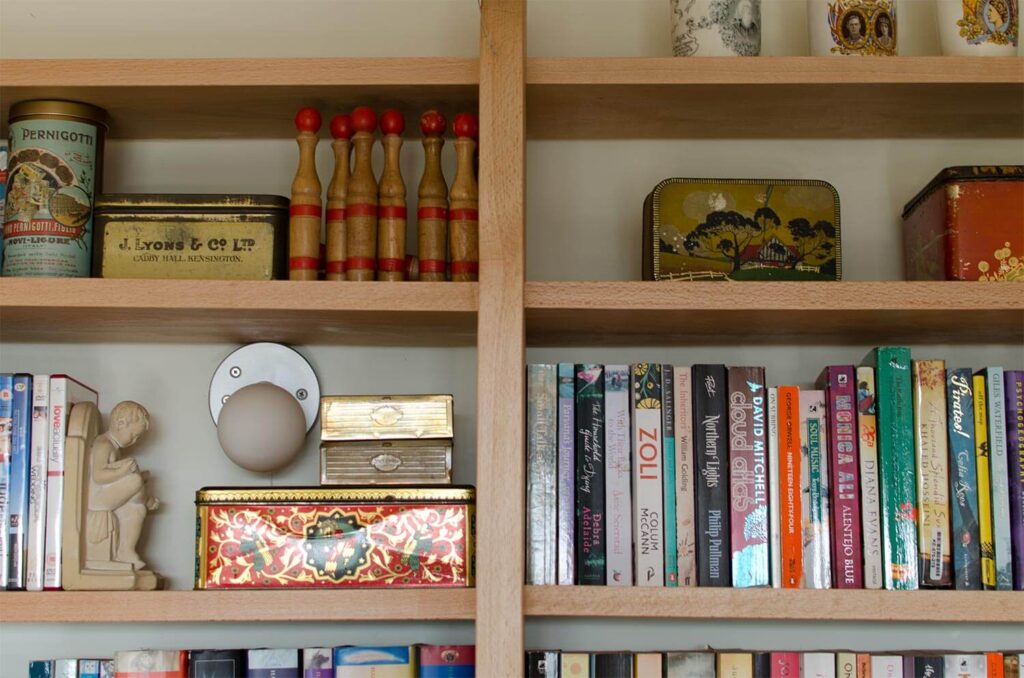 Bespoke fitted bookshelves made of beech wood
